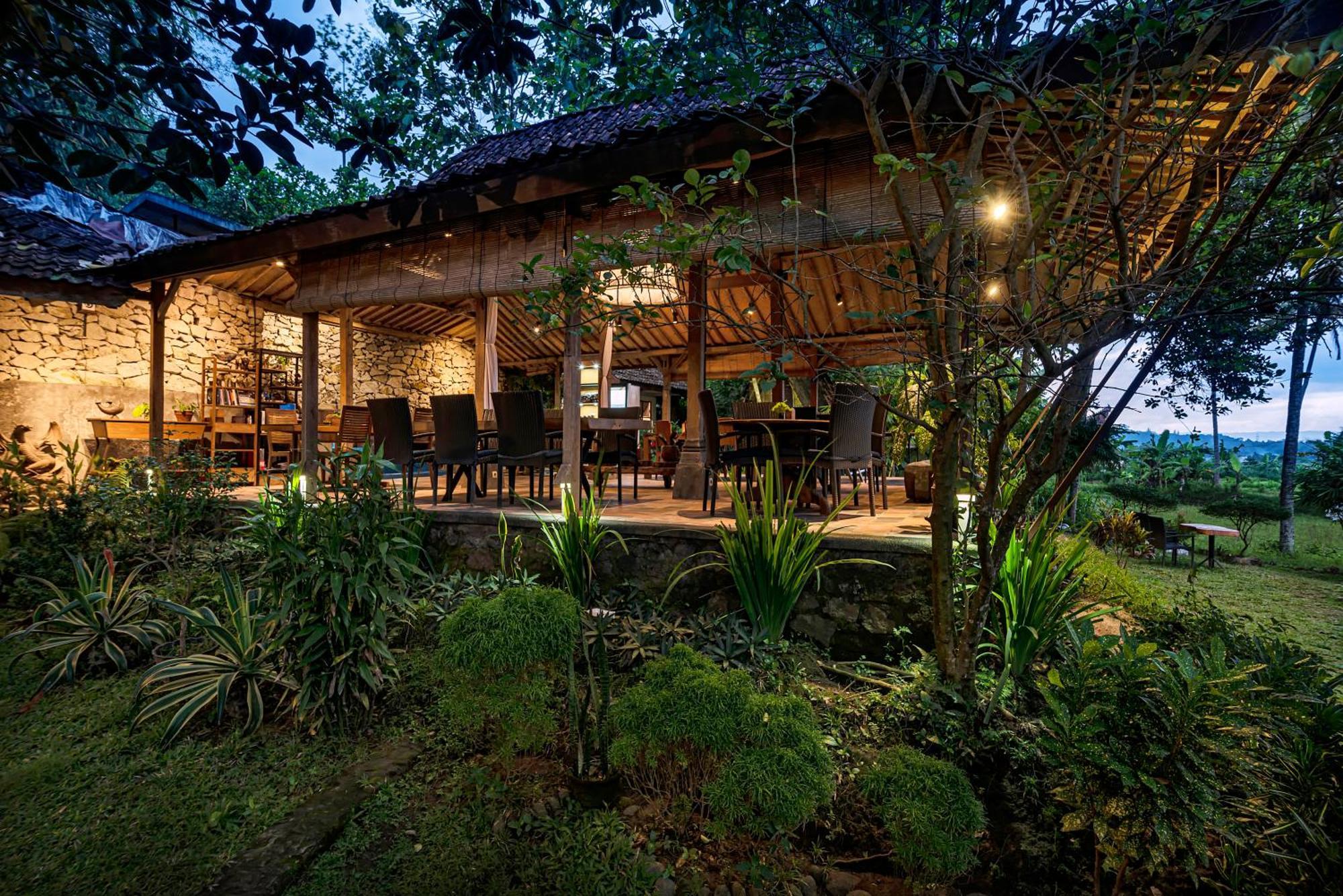 Villa Blue Steps Yogyakarta Exterior photo
