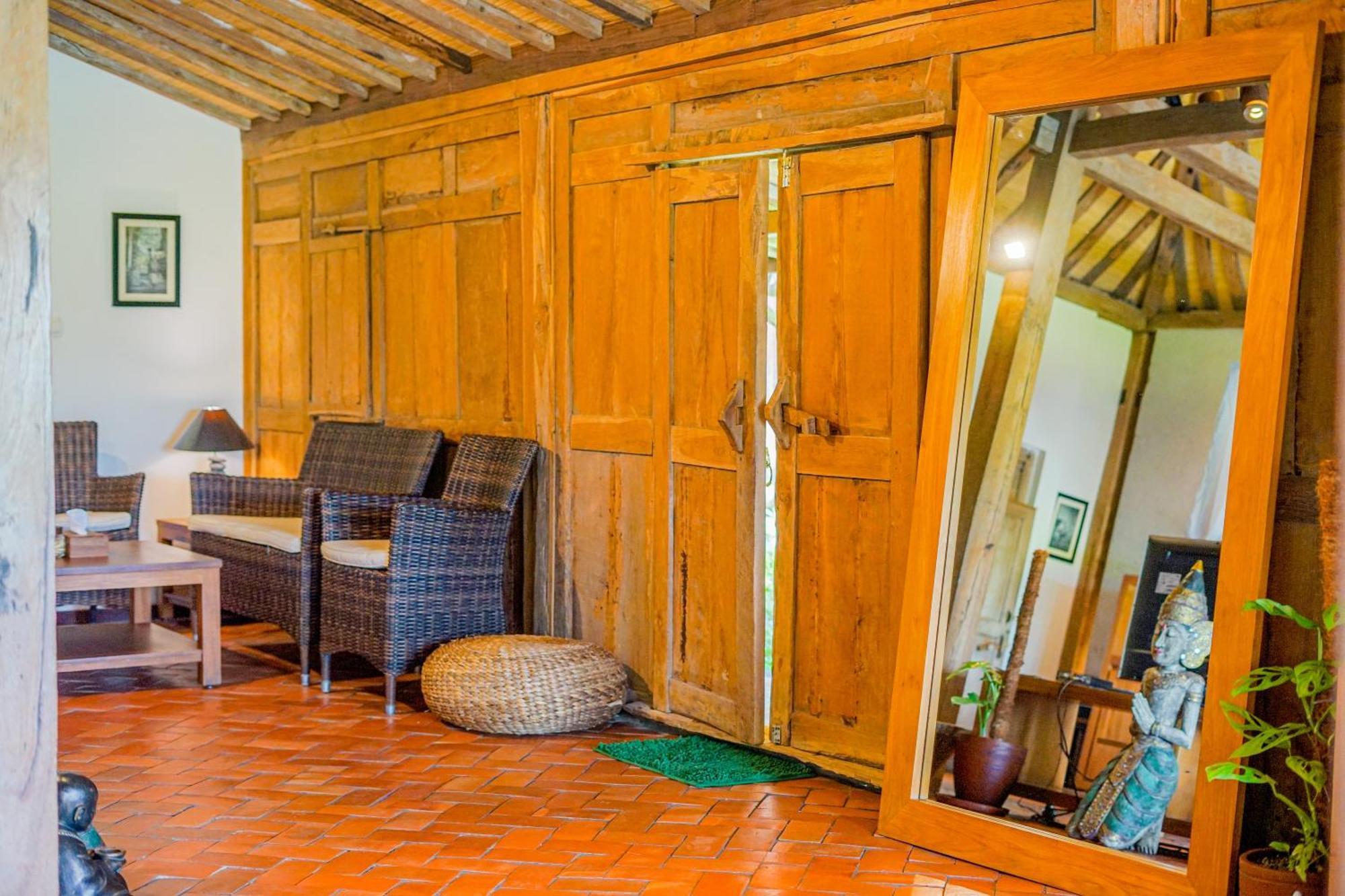 Villa Blue Steps Yogyakarta Exterior photo