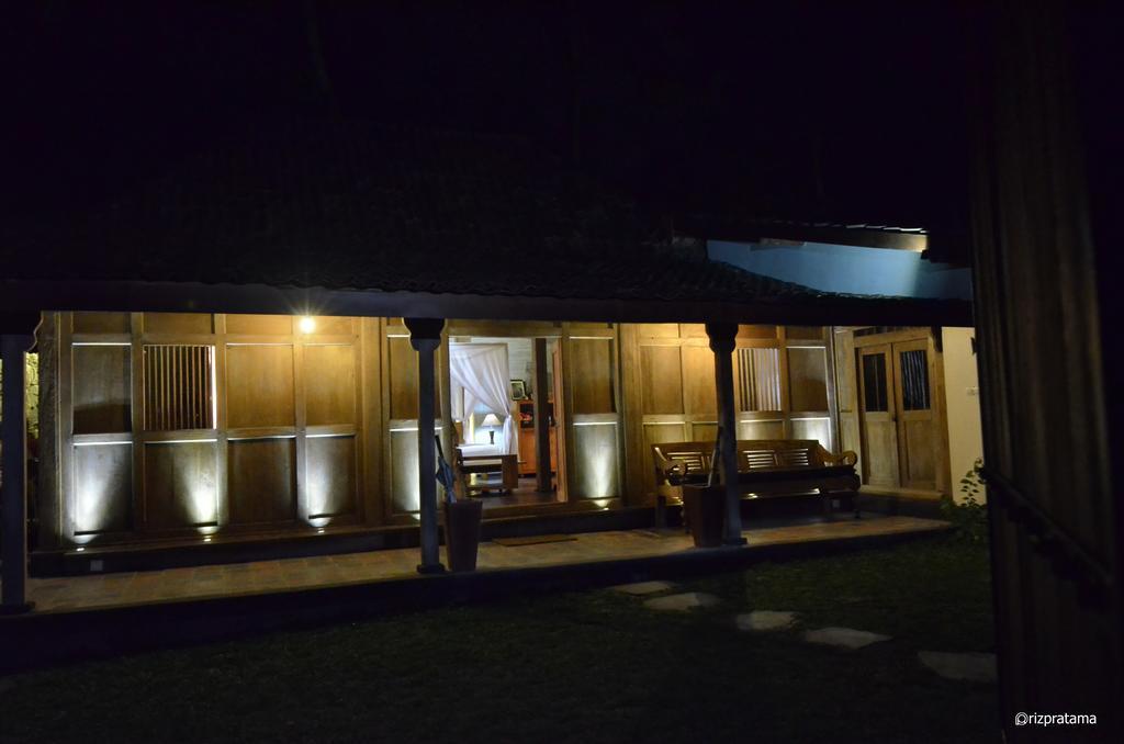Villa Blue Steps Yogyakarta Exterior photo